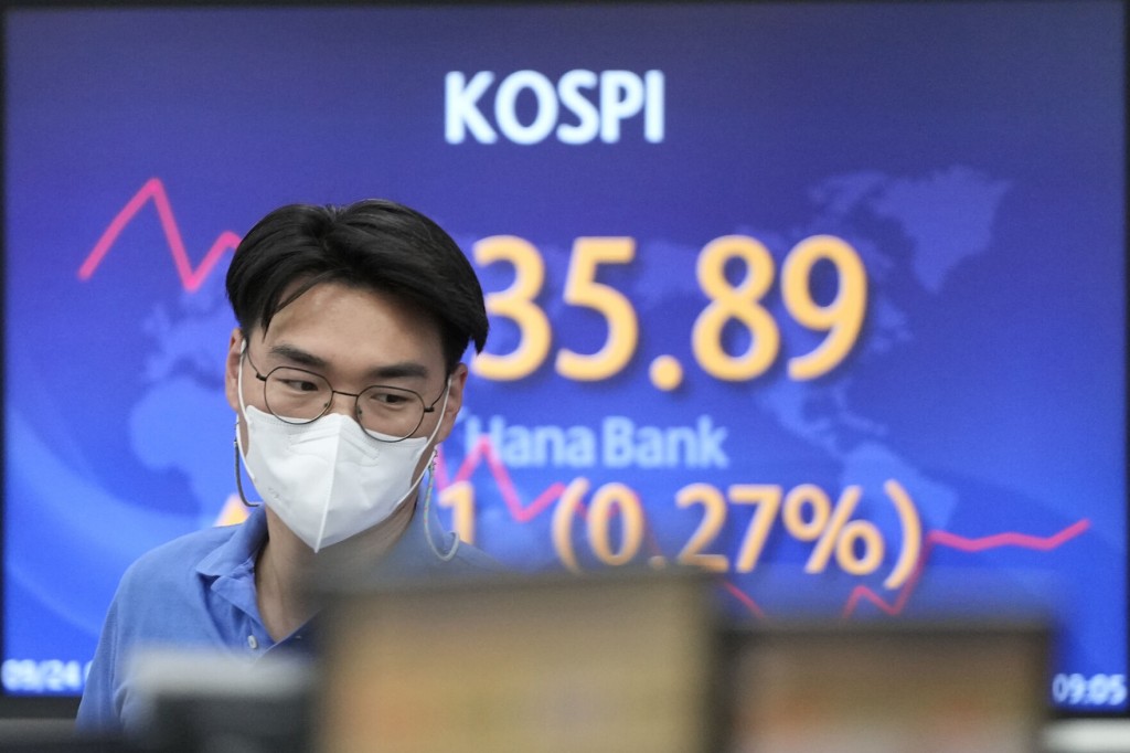 Asian Shares Mixed On China Developer, Virus Concerns