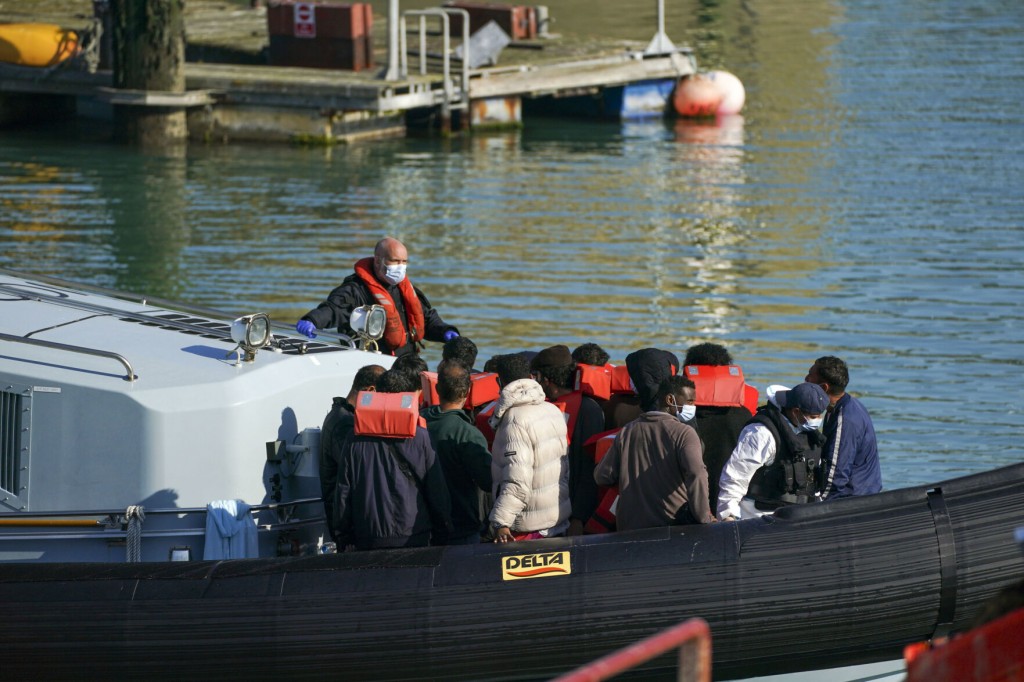Uk, France Grapple With Surge In Migrant Channel Crossings