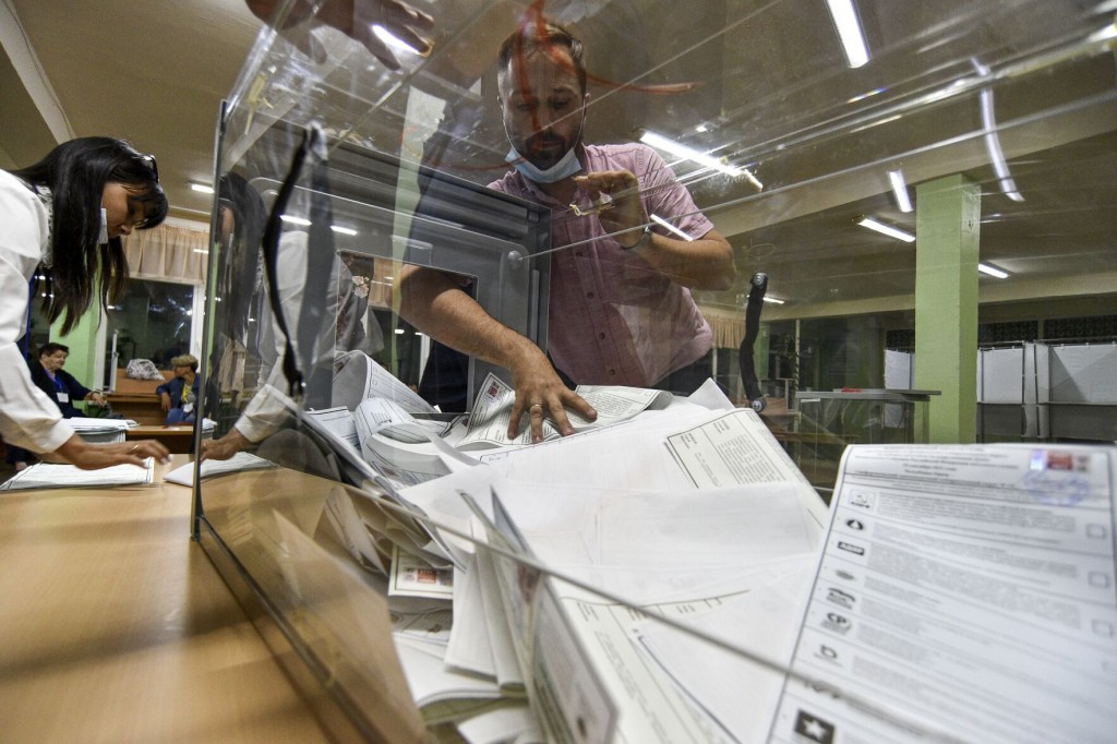 Pro Kremlin Party Keeps Large Majority In Russian Parliament