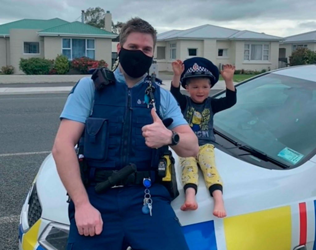 New Zealand Police Answer 4 Year Old’s Call, Confirm Toys Are Cool