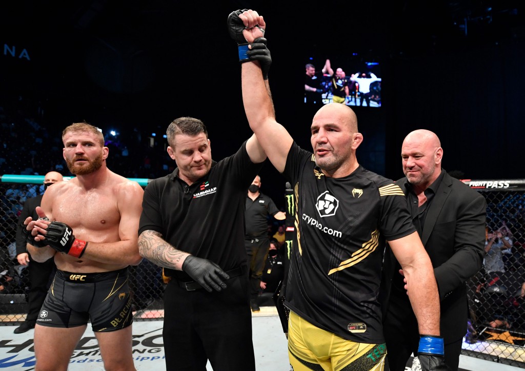 Ufc 267: Teixeira Defeats Blachowicz In Title Fight
