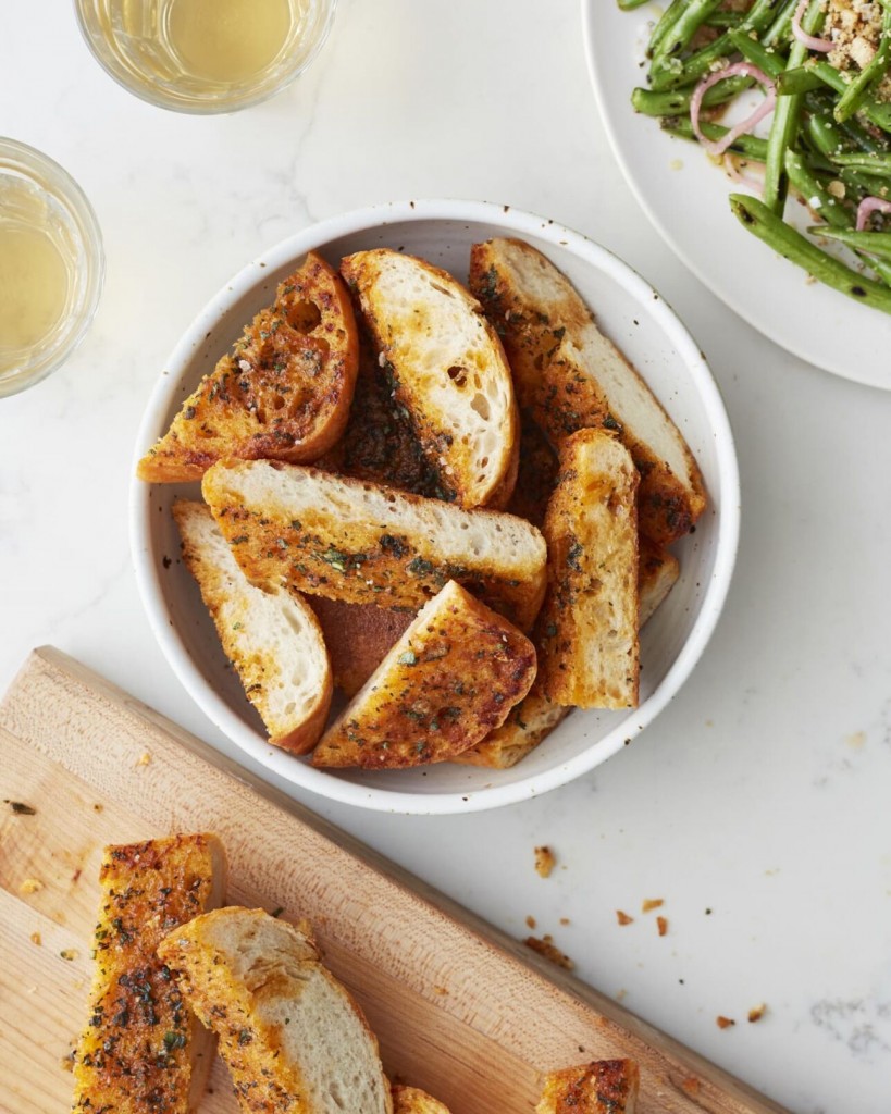The Kitchn: This Garlic Bread Deserves A Seat At The Thanksgiving Table