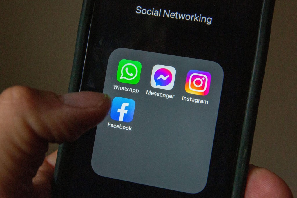 The Facebook Outage Forced Us To Take A Social Media Break. Experts Say We Should Do It More Often
