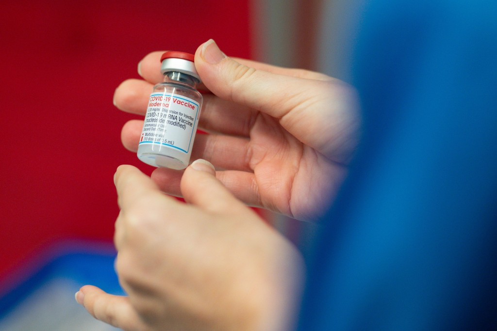 Moderna Urges Fda To Authorize A Half Size Booster Dose Of Its Covid 19 Vaccine For Some Adults
