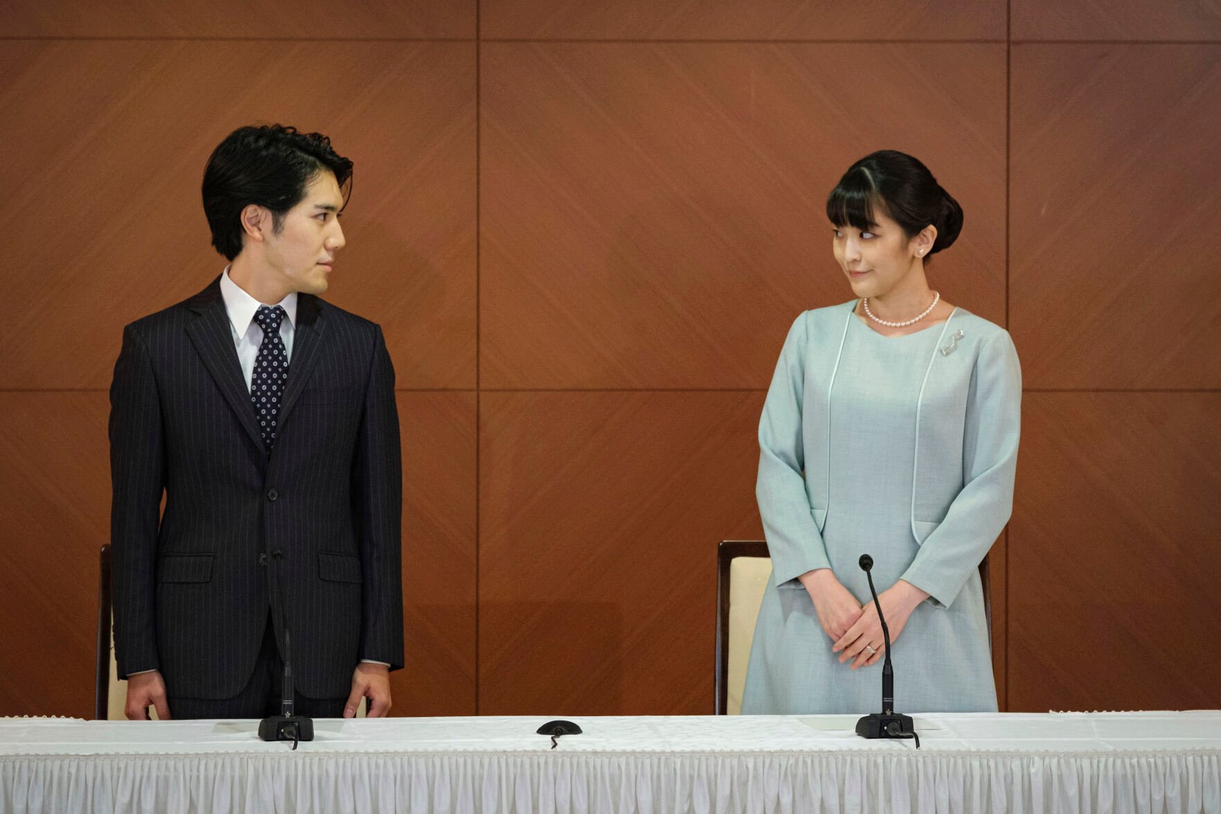 <p>Japan's former Princess Mako, right, the elder daughter of Crown Prince Akishino and Crown Princess Kiko, and her husband Kei Komuro, look at each other during a press conference to announce their marriage at a hotel in Tokyo, Japan Tuesday, Oct. 26, 2021. </p>