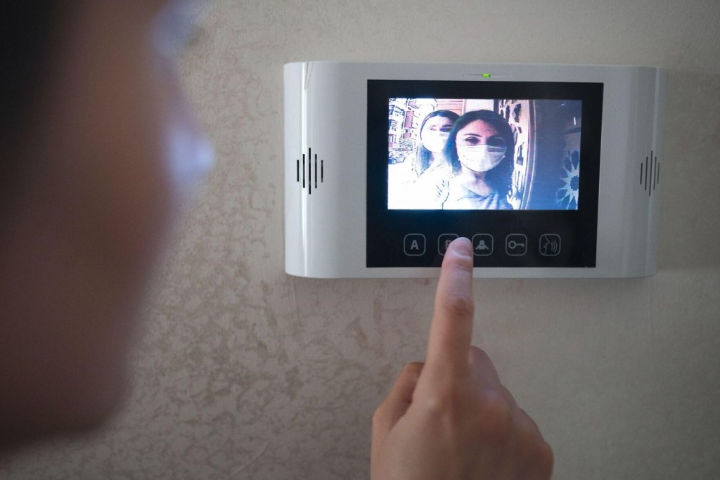 5 Benefits Of Video Doorbells (and 5 Buzzworthy Brands!)