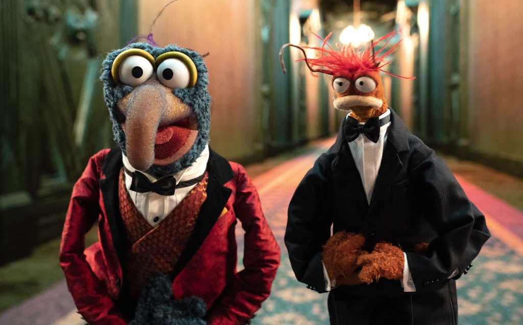 Gonzo And Miss Piggy Invite You To The ‘muppets Haunted Mansion’
