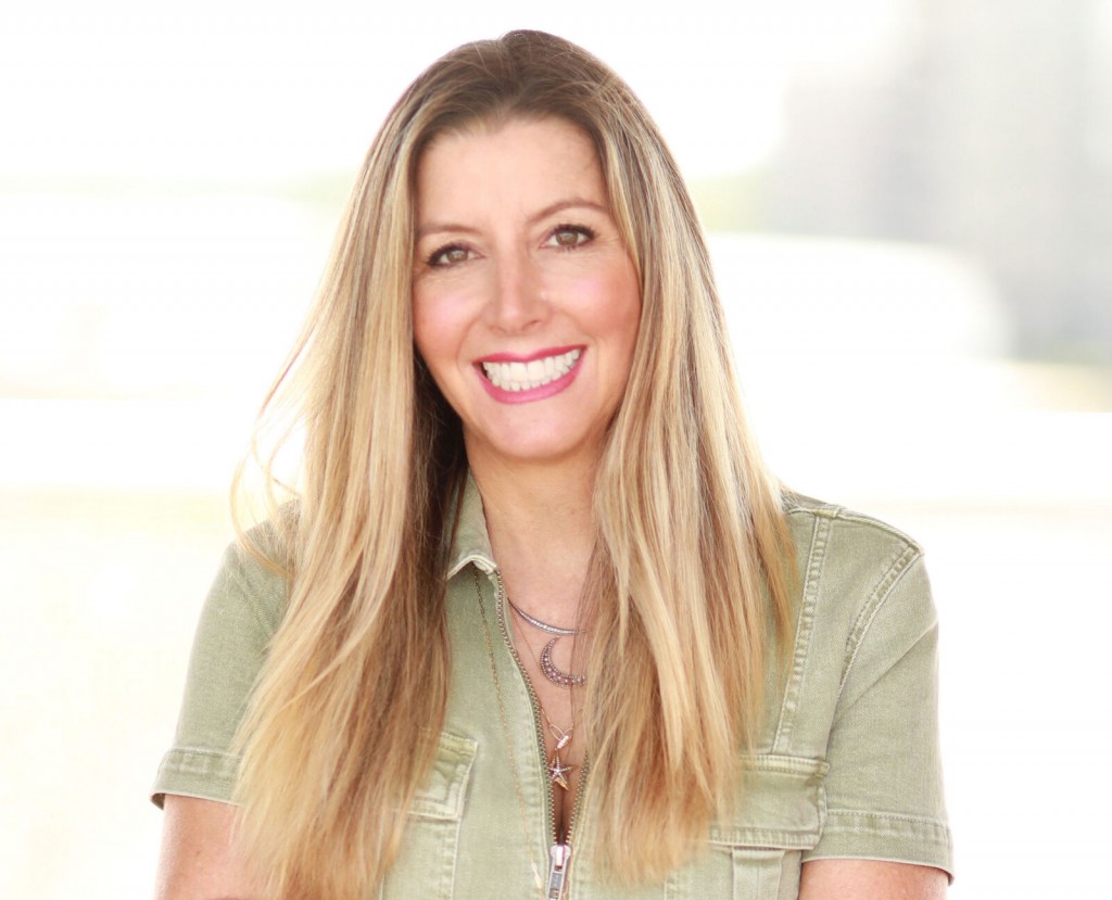 Spanx Ceo Stuns Employees With $10,000 Each And First Class Plane Tickets