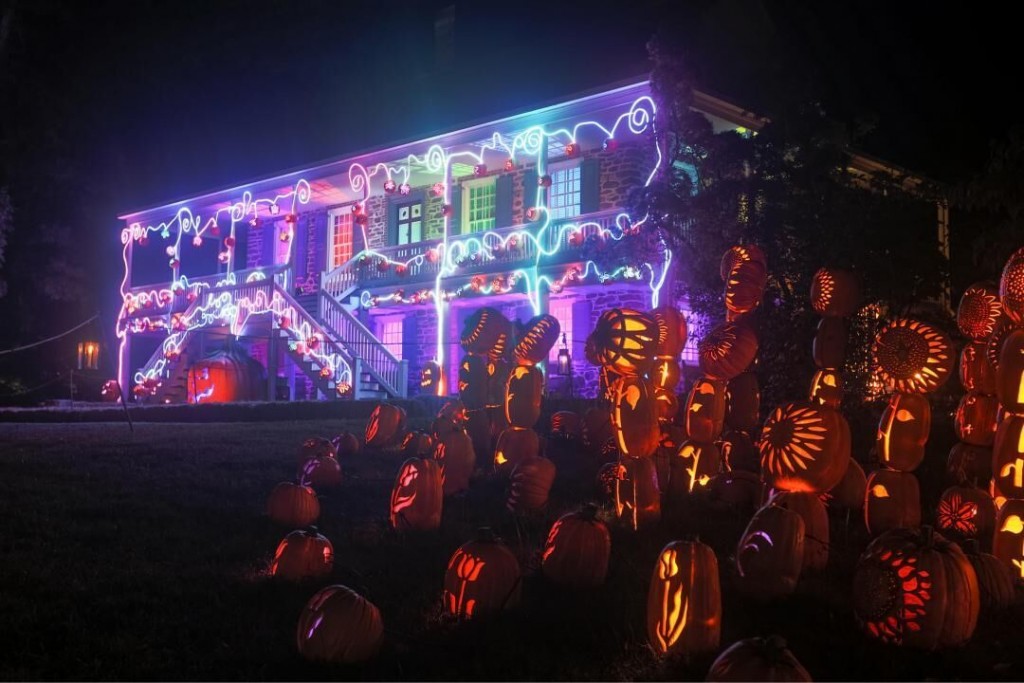 Over The Top Halloween Displays From Across America