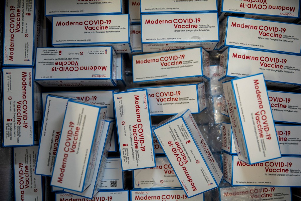 Fda Vaccine Advisers Are Meeting To Consider Moderna Covid 19 Vaccine Boosters