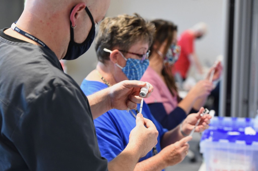 Cdc Backs Booster Shot For All Adults Due To Omicron Variant
