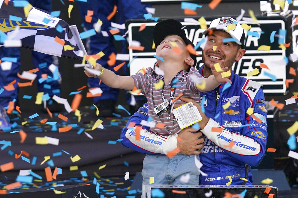 Larson Wraps Up Comeback Season With 1st Nascar Title