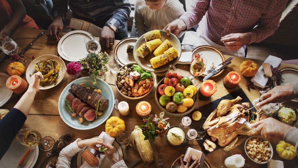 Should You Go To Thanksgiving Dinner With Your Unvaccinated Uncle? Experts Help Make The Decision