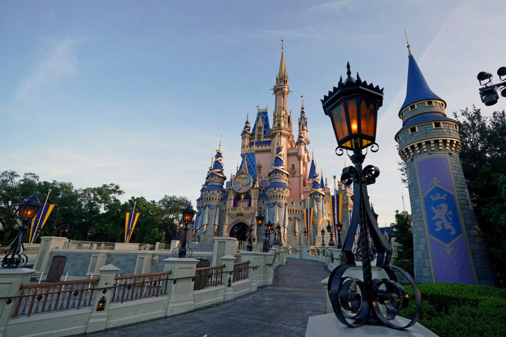 Disney Pauses Covid 19 Vaccine Mandate In Florida