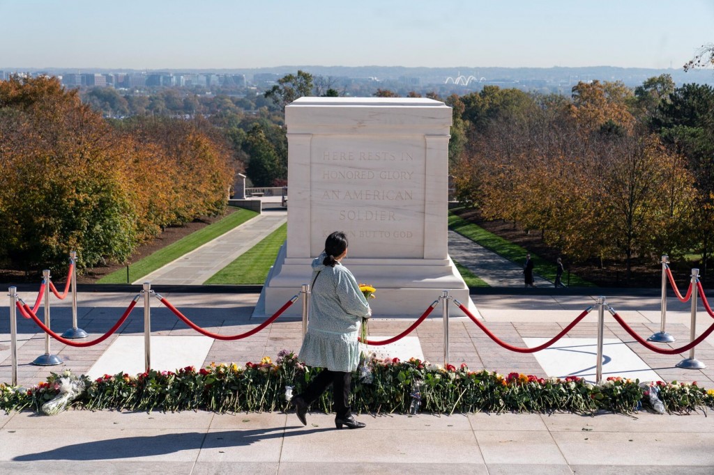 Public Allowed On Tomb Of The Unknown Soldier Plaza For 1st Time In Nearly 100 Years