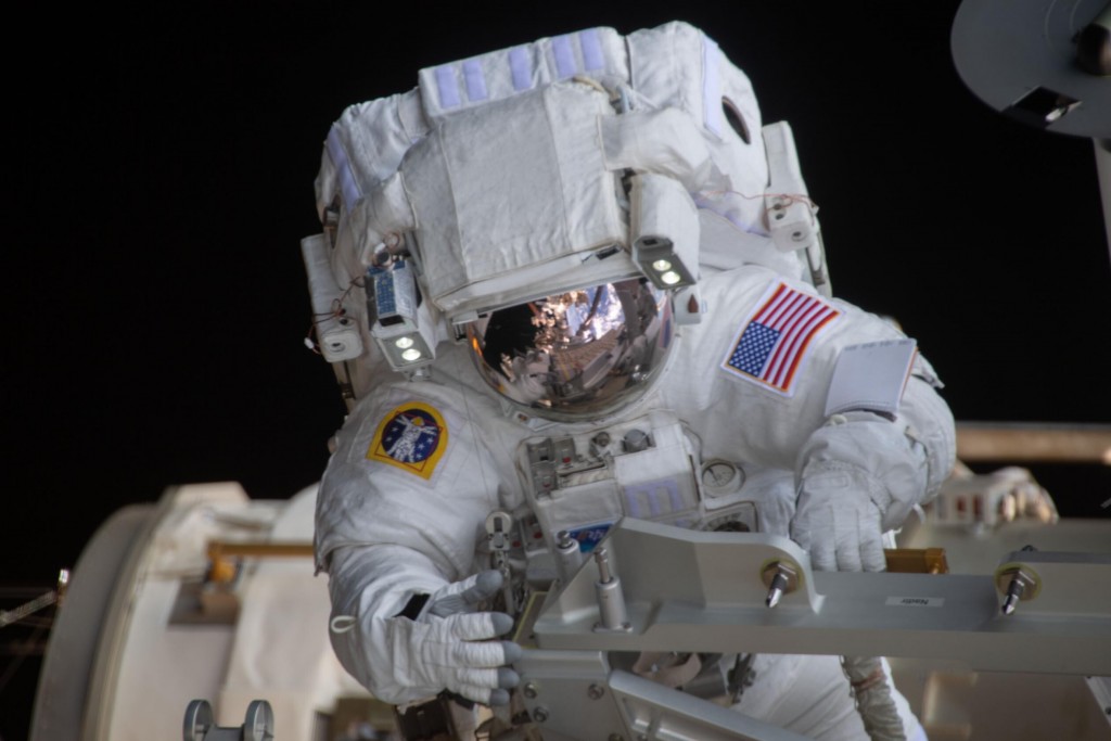 Debris Warning Postpones Nasa Spacewalk