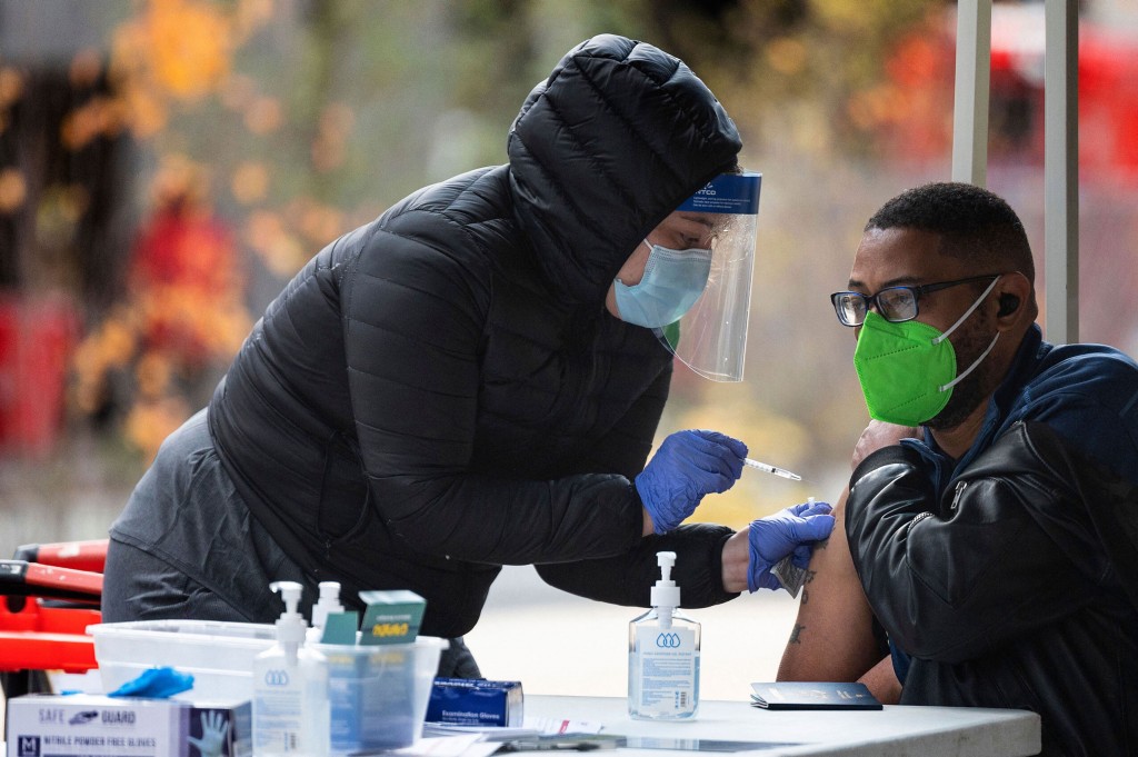 Us Urges Vaccination Ahead Of Omicron Concerns, With Experts Warning Even Mild Covid Infections Risk Stronger Mutations