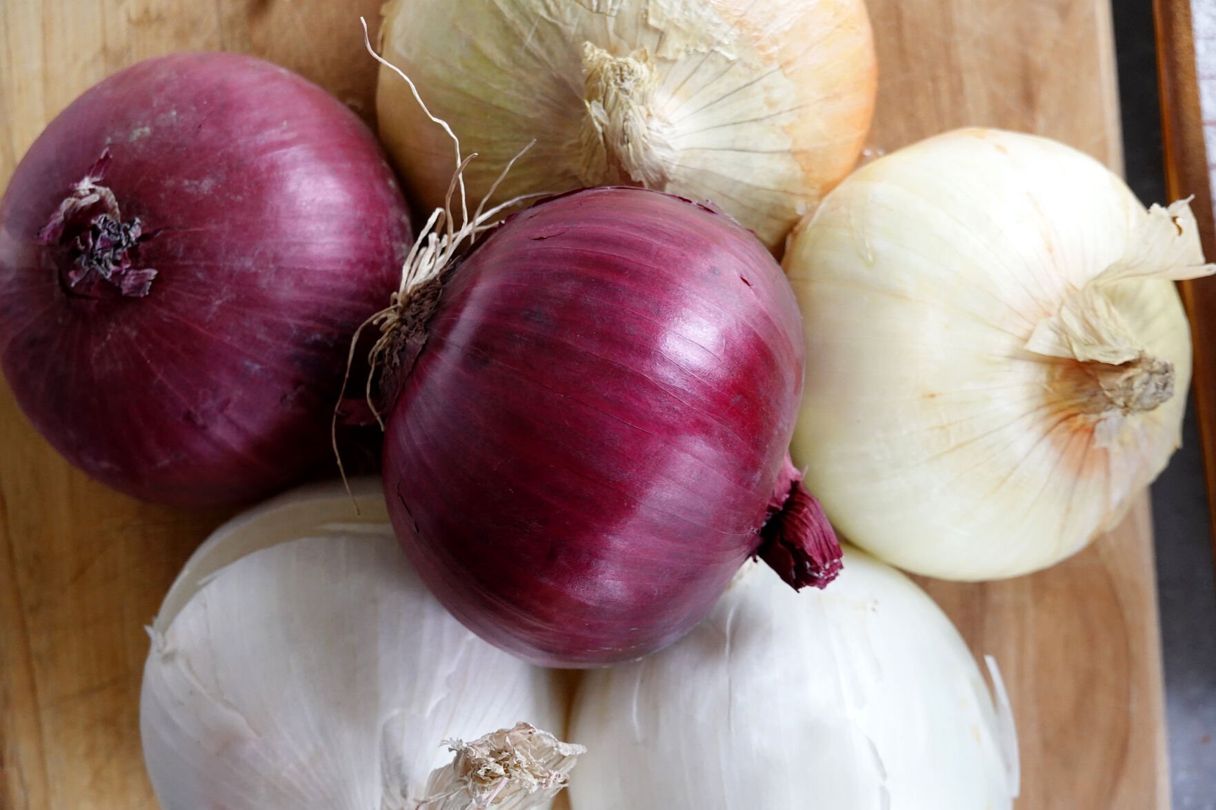 <p>The U.S. government announced a recall of some whole red, white and yellow onions.</p>