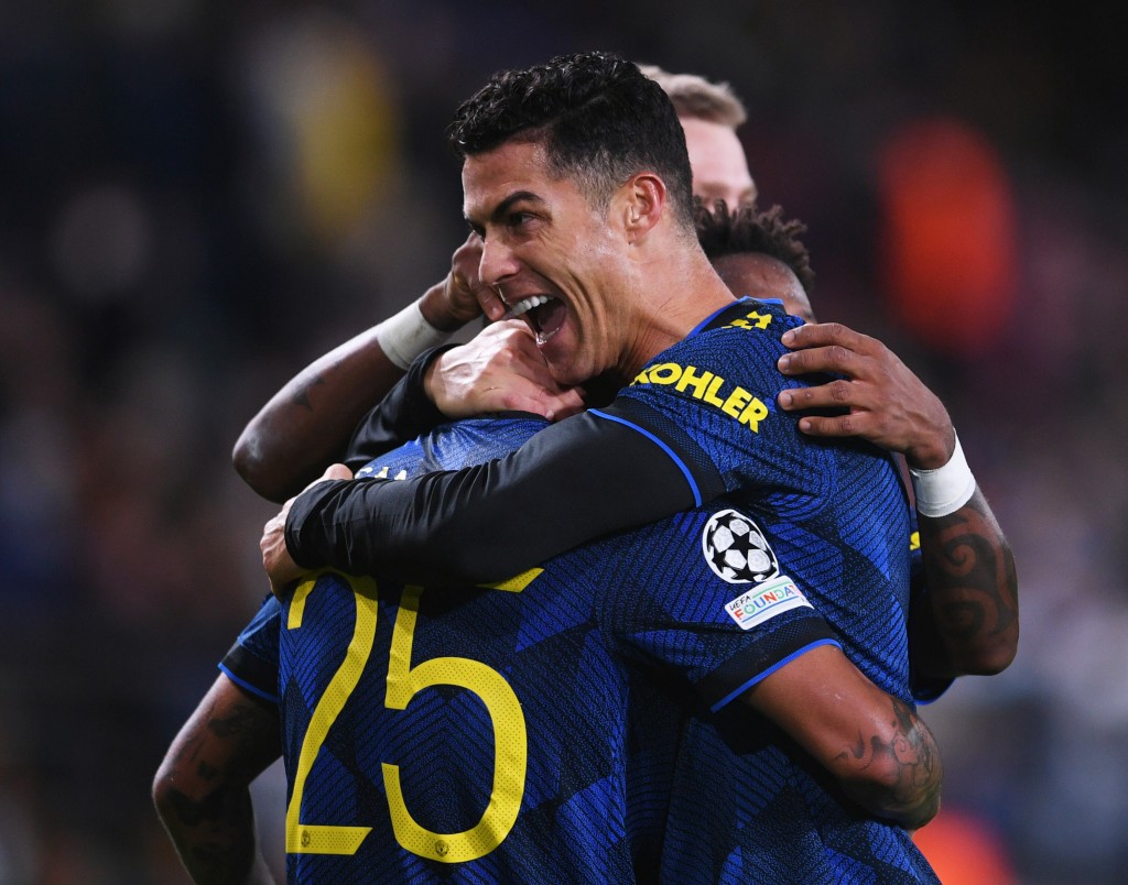 Manchester United Qualifies For Champions League Knockout Stages With 2 0 Victory Against Villarreal