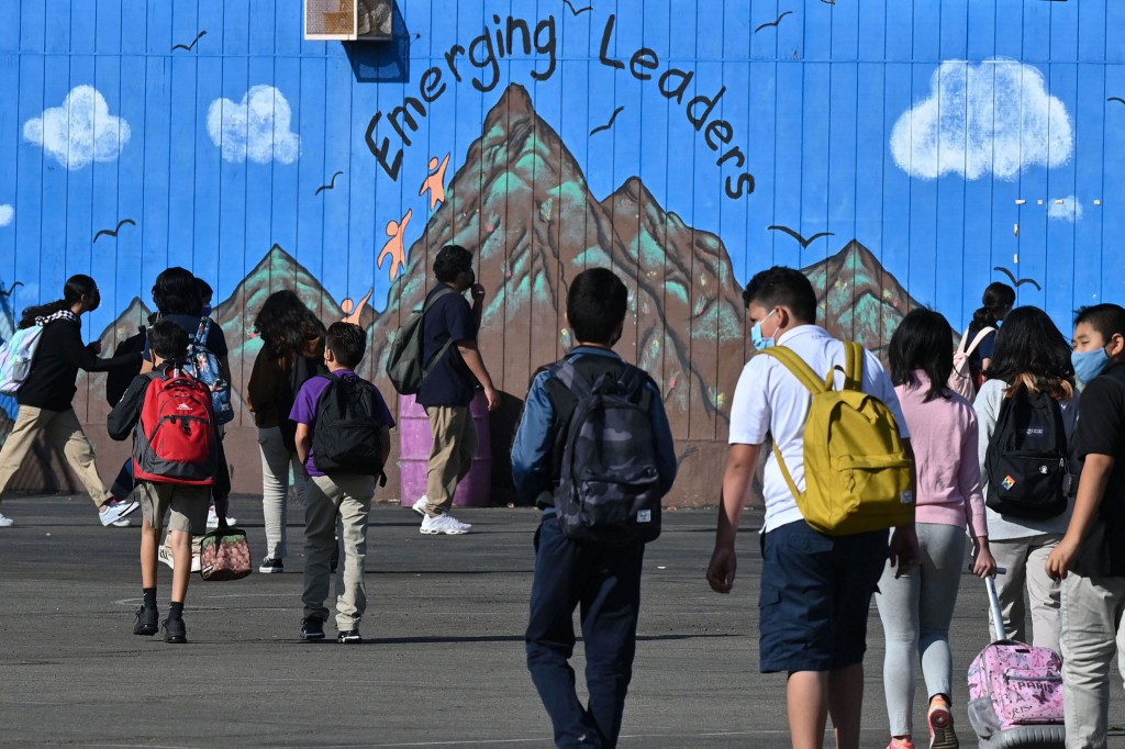 How To Help Your Kids Readjust To Social Dynamics At School
