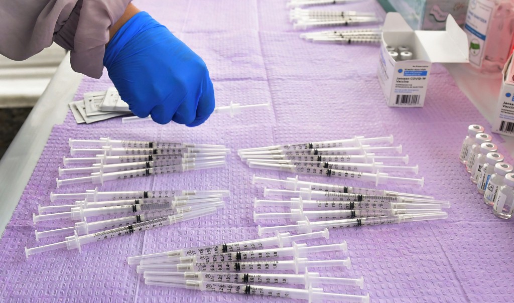 Cdc Vaccine Advisers To Revisit Johnson & Johnson Covid 19 Vaccine Recommendation