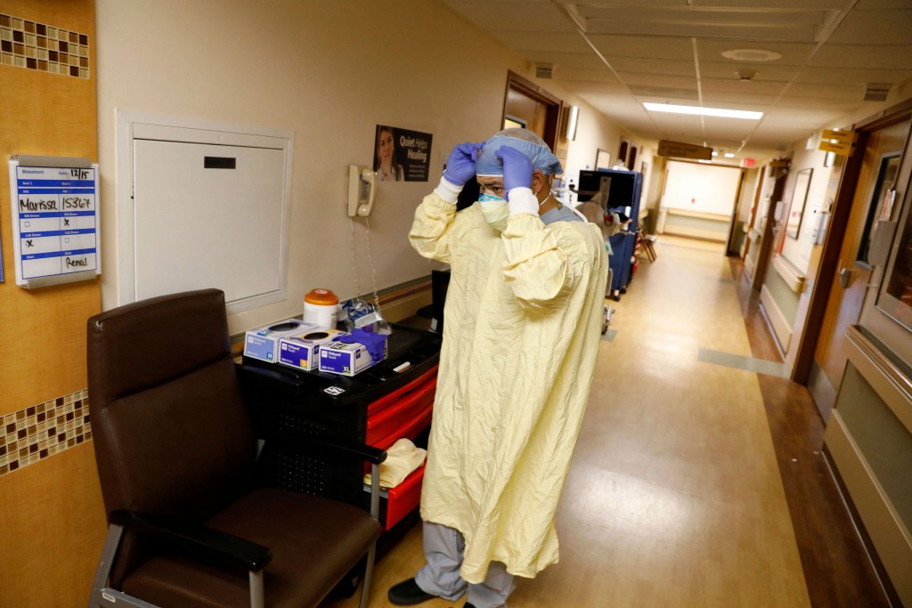 For The Second Christmas In A Row, Hospital Workers Will Face The Trauma Of Covid 19 Patient Deaths