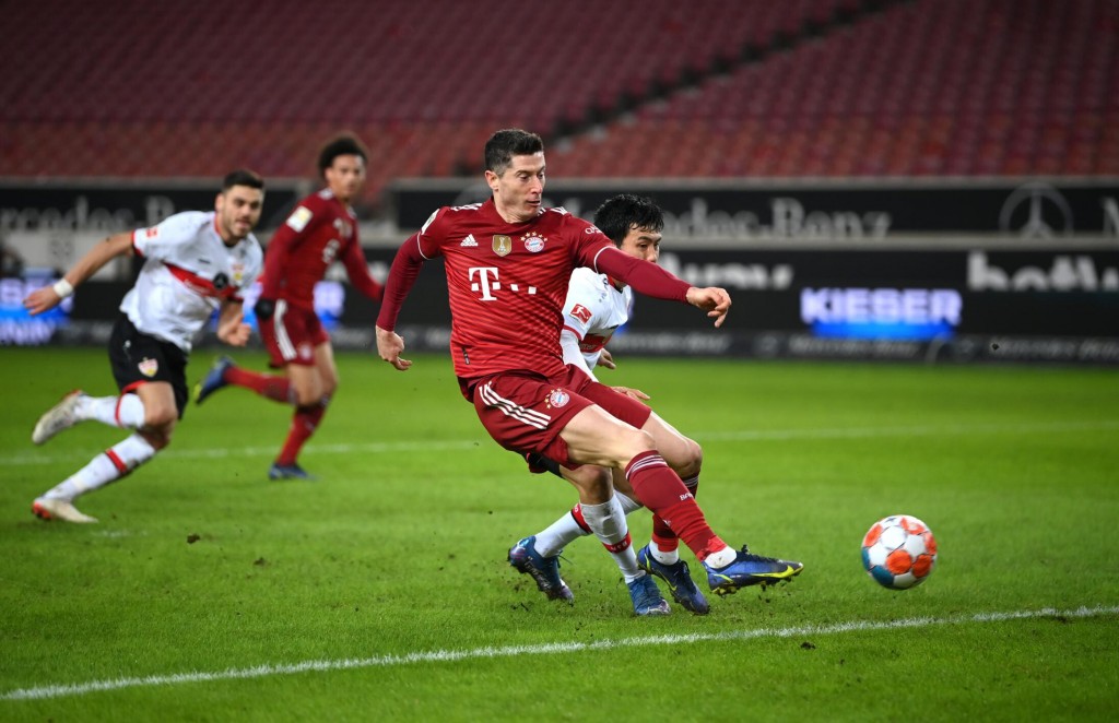 Robert Lewandowski Equals Gerd Muller’s Bundesliga Scoring Record As Bayern Munich Thrashes Stuttgart