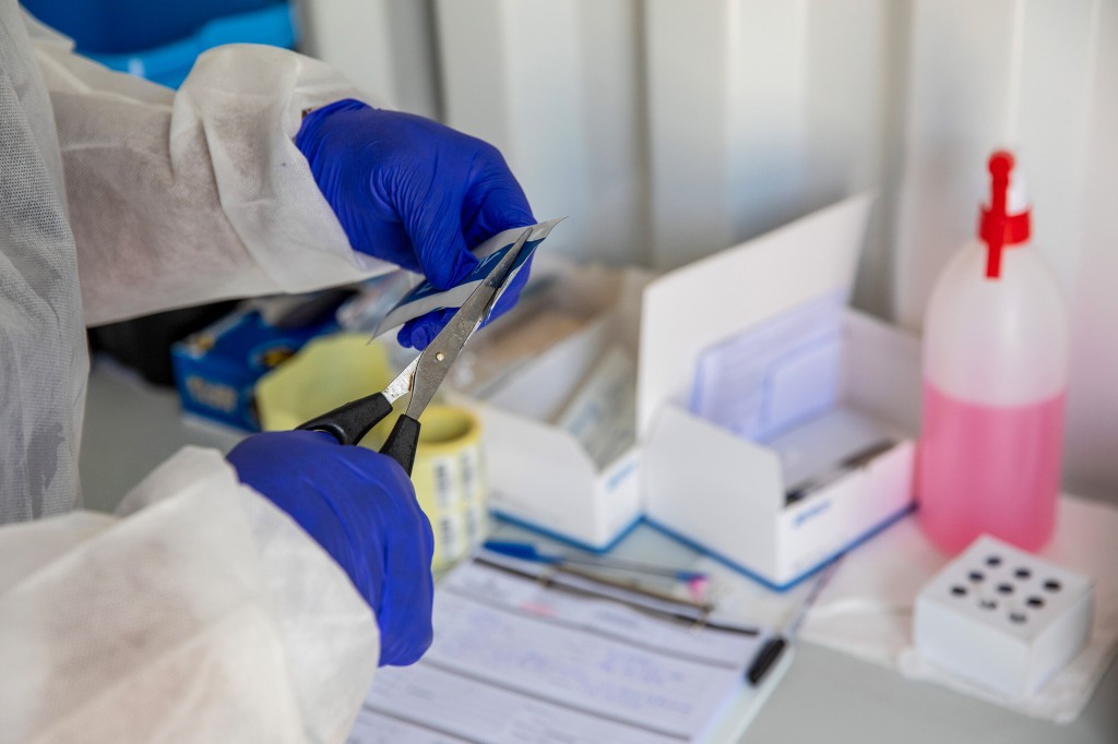 South African Researchers Find Evidence People More Easily Reinfected With Omicron Variant Than With Other Variants