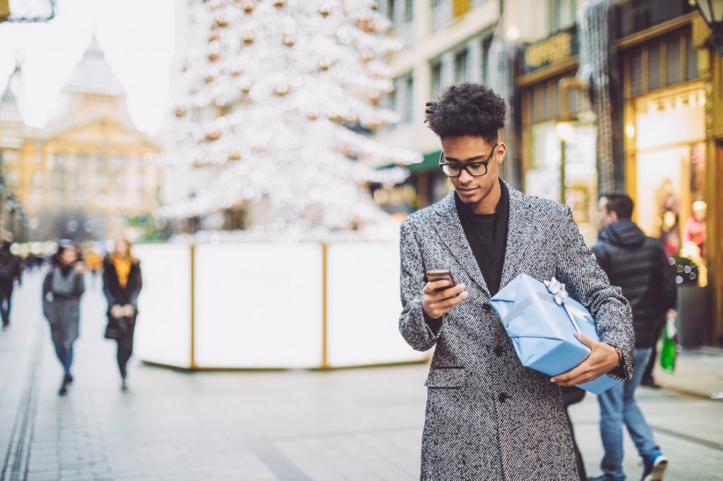 10 Tech Gift Ideas For Gadget Lovers On Your 2021 Holiday Gift List