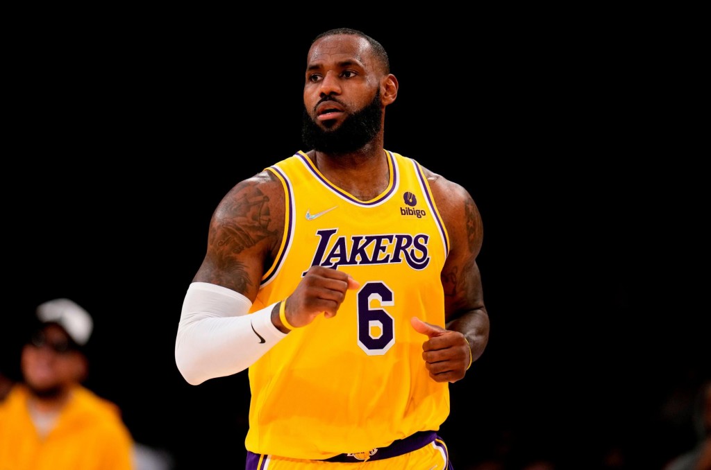 Lebron James Leads Lakers To Comfortable 117 102 Victory Over Celtics