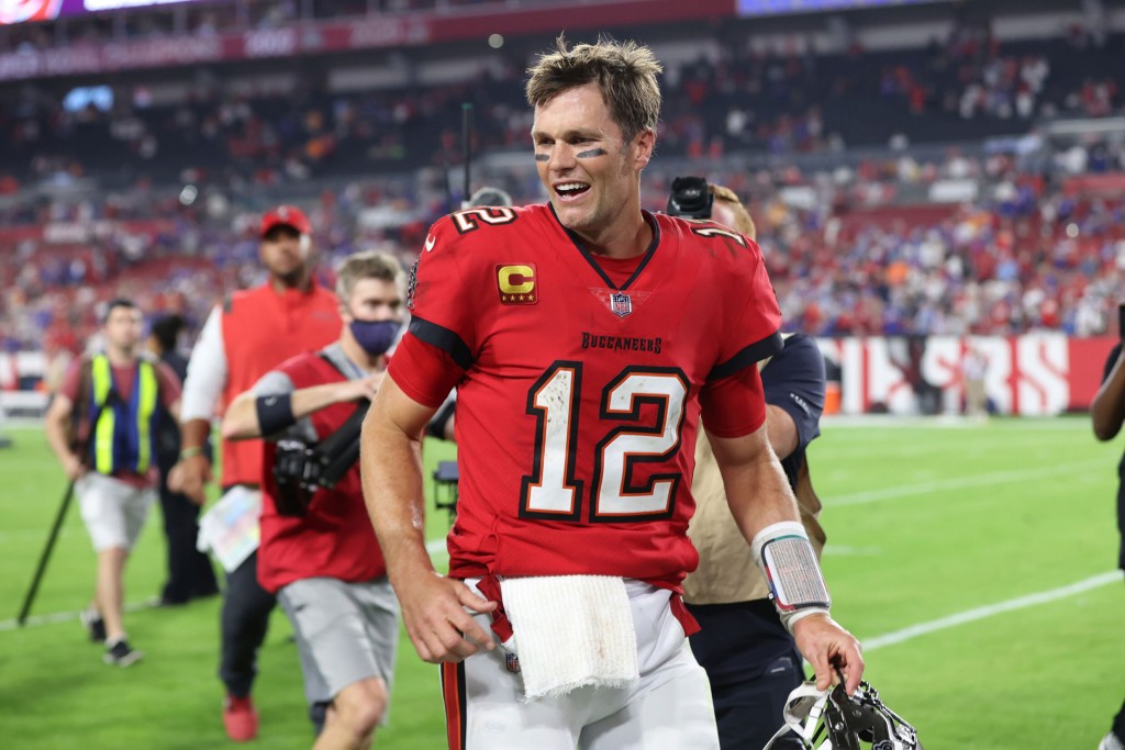 Tom Brady Creates Even More History In Dramatic 33 27 Overtime Bucs Victory Over Bills