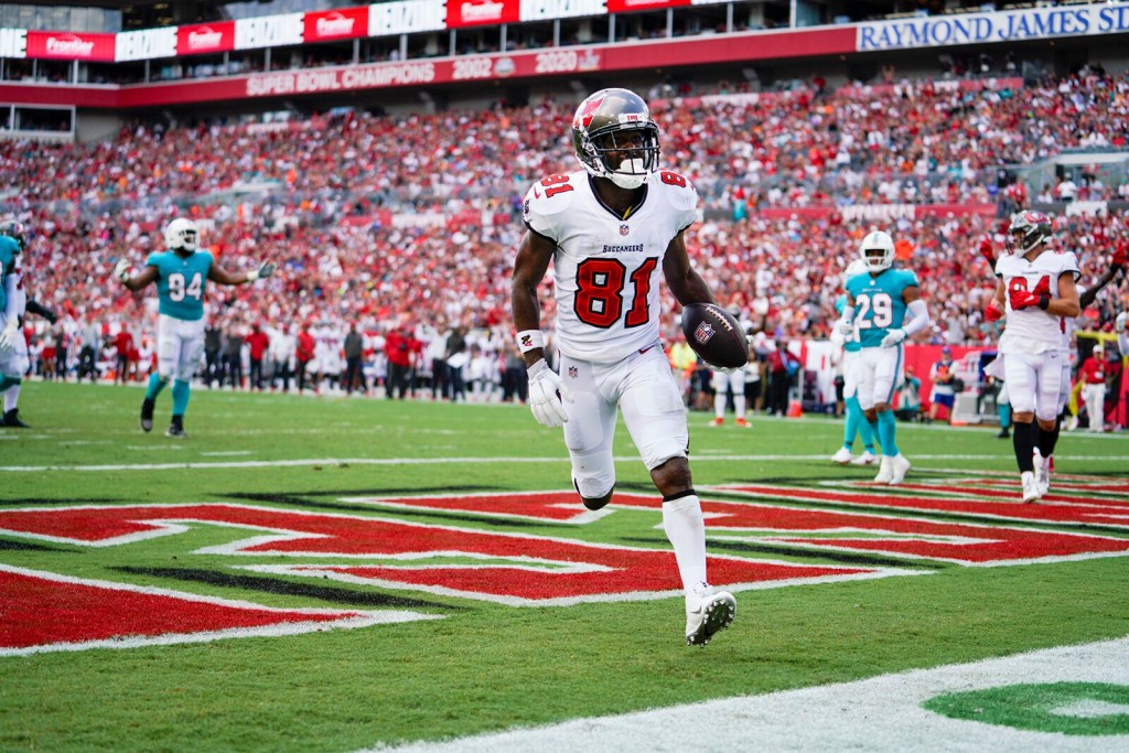 Nfl Suspends Antonio Brown, Mike Edwards, John Franklin Iii For Fake Vaccination Cards