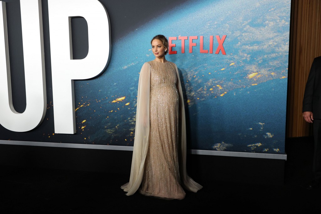 Pregnant Jennifer Lawrence Dazzles In Golden Gown At ‘don’t Look Up’ Premiere