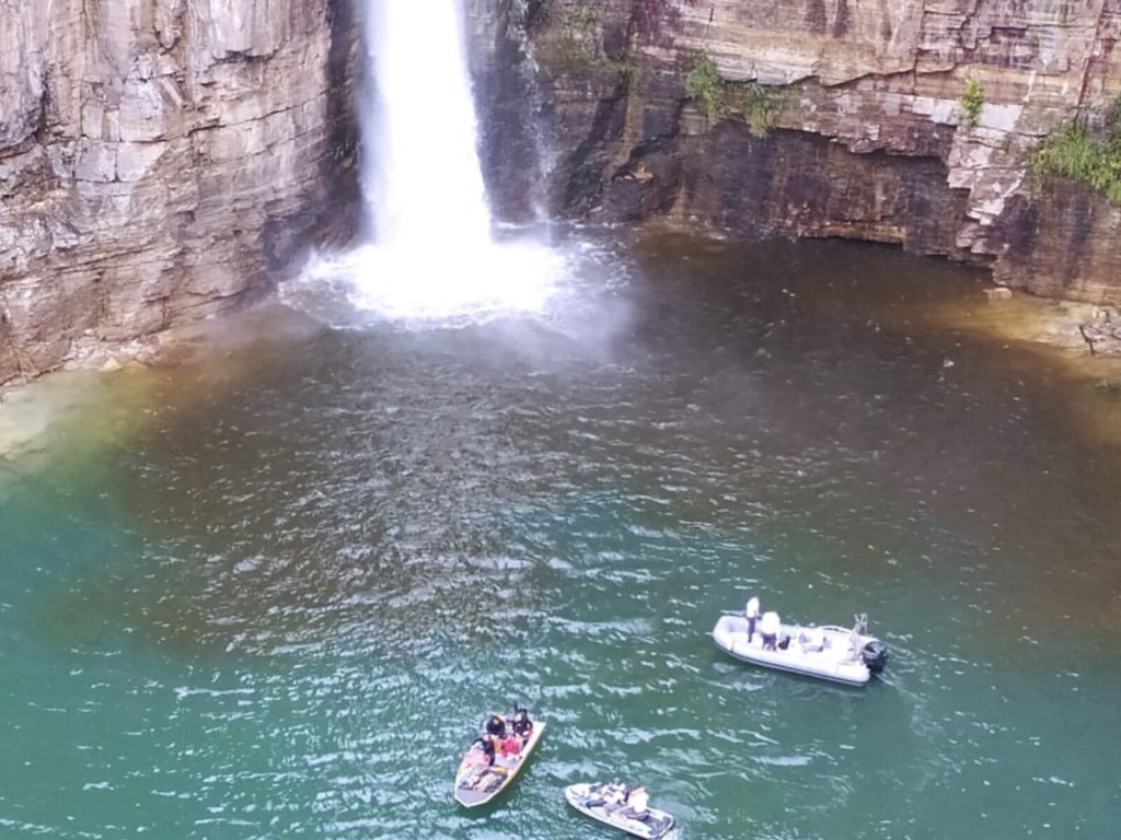 At Least 7 People Are Dead And 3 Missing After A Boulder Crashes On Tourist Boats In Brazil