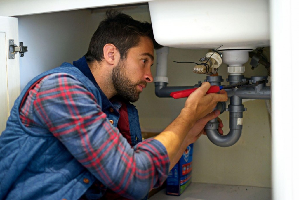Easy Fixes To Common Water And Pipe Issues And When To Call A Pro