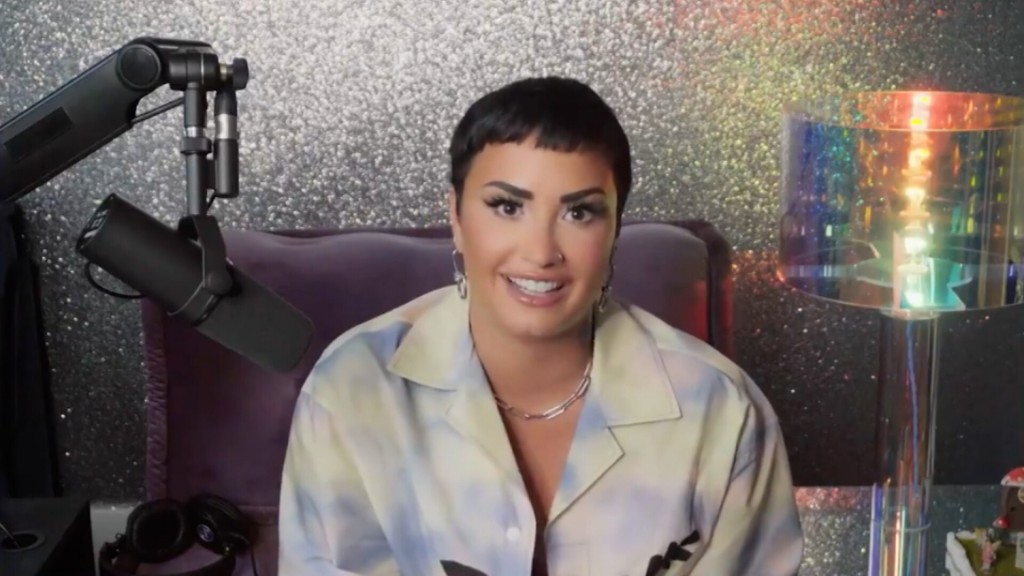 Demi Lovato Shows Off New Spider Tattoo