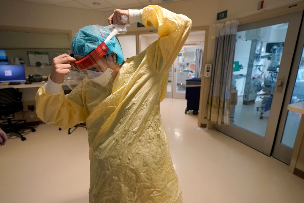 Us Coronavirus Surge Could Peak Later This Month, Expert Says, But The Next Few Weeks Are Critical