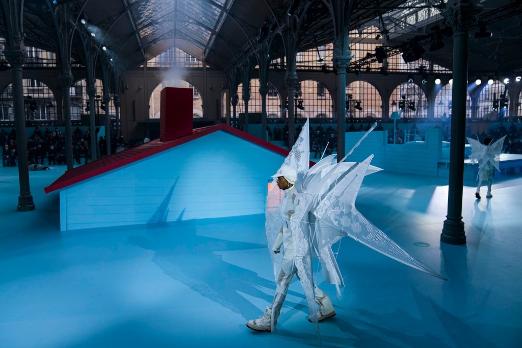 Photos: Louis Vuitton Stages Virgil Abloh’s Final Collection In Paris