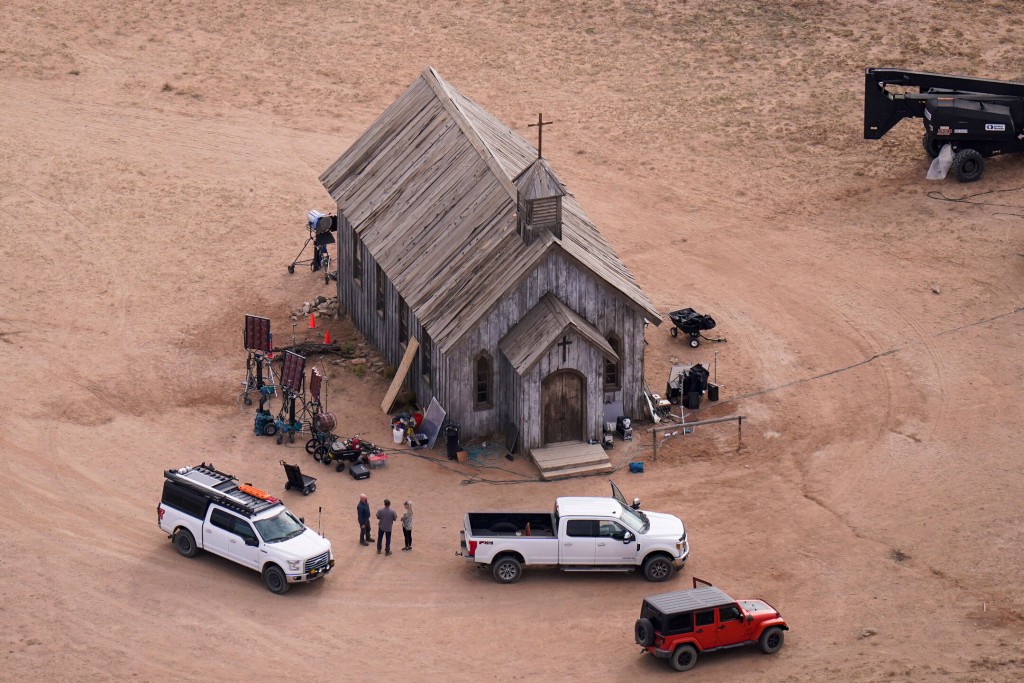 Alec Baldwin Turns Over Cell Phone In ‘rust’ Shooting Investigation