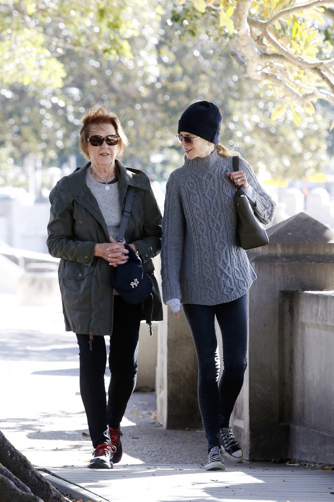 Nicole Kidman Back In Australia To Care For Her Mother