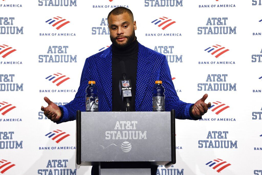 Cowboys Qb Apologizes For Condoning Fans Throwing At Refs
