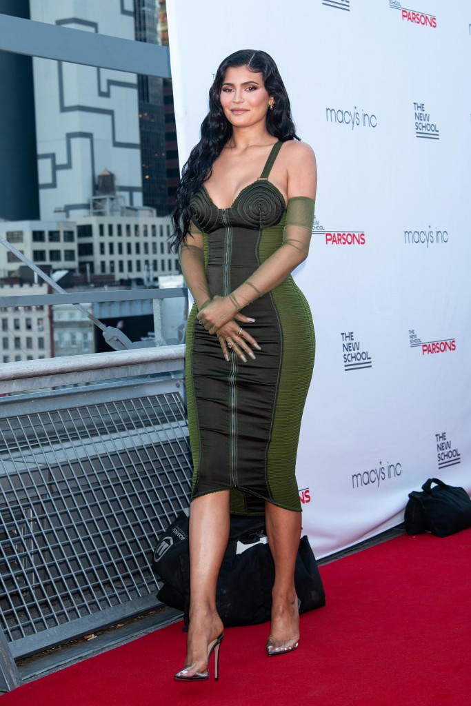 Kylie Jenner Becomes First Woman To Hit 300 Million Followers On Instagram