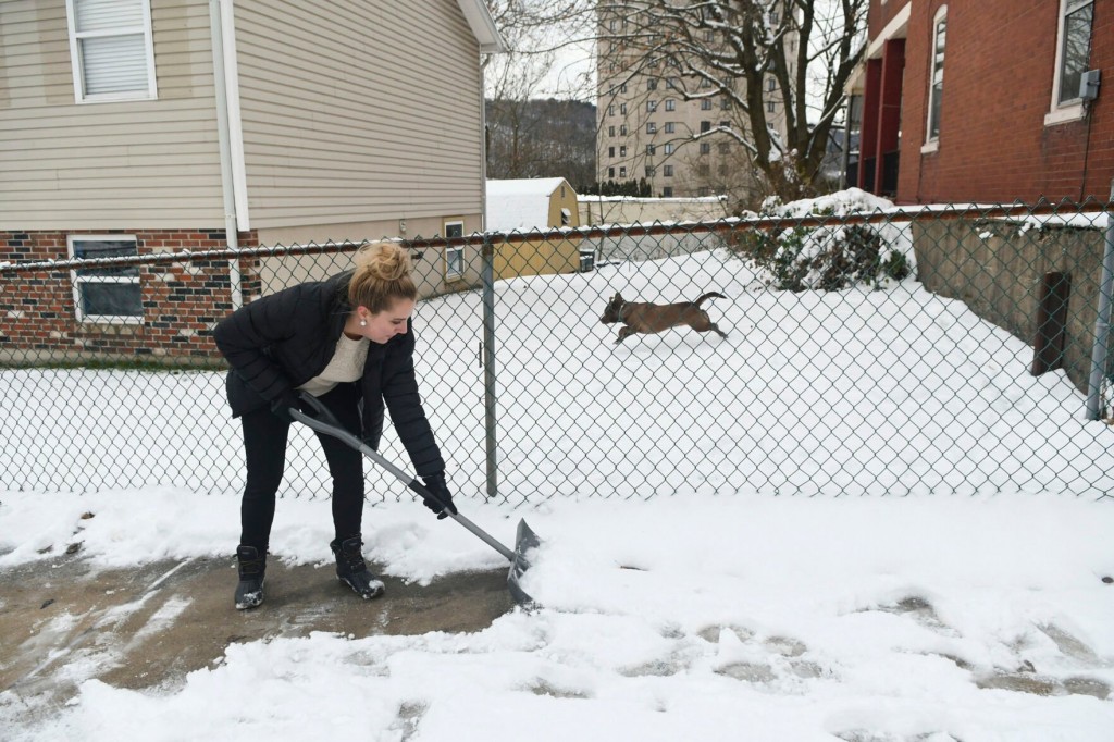 Top Tips To Avoid Back Injuries When Shoveling Snow This Winter