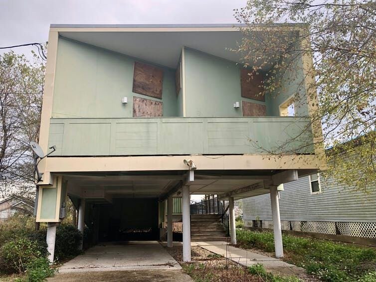 <p>This Make It Right home was vacant and boarded up in 2021. Judith Keller, <a class="license" href="http://creativecommons.org/licenses/by-sa/4.0/">CC BY-SA</a></p>