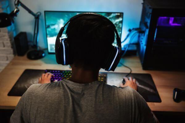 Headphones Change Listening, Put Voices ‘inside Your Head,’ Study Says