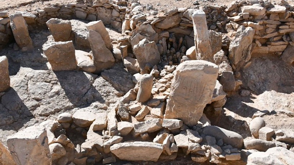 9,000 Year Old Face Sculptures Uncovered In Jordan Desert