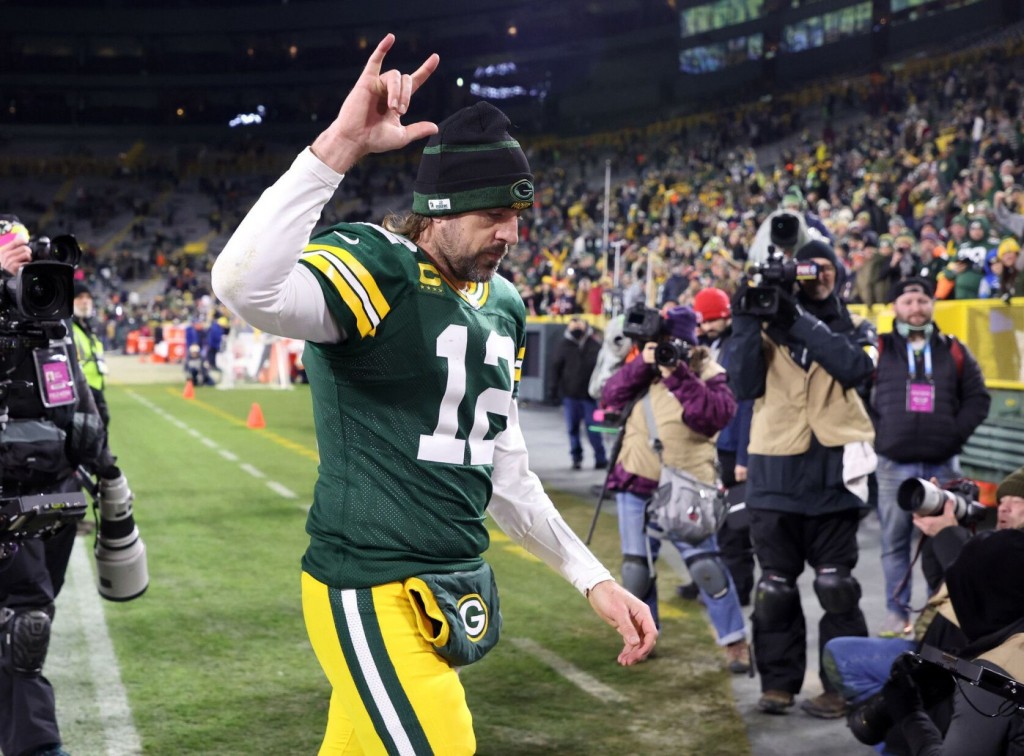 Paul Sullivan: With Aaron Rodgers And Phil Mickelson Around, We Could All Use A Break From The World Of Sports