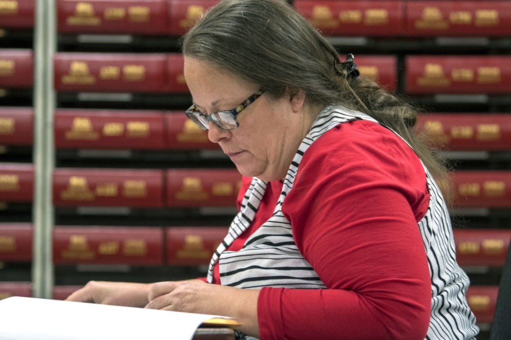 Kentucky Clerk’s Gay Marriage License Denials Violated Rights, Judge Rules