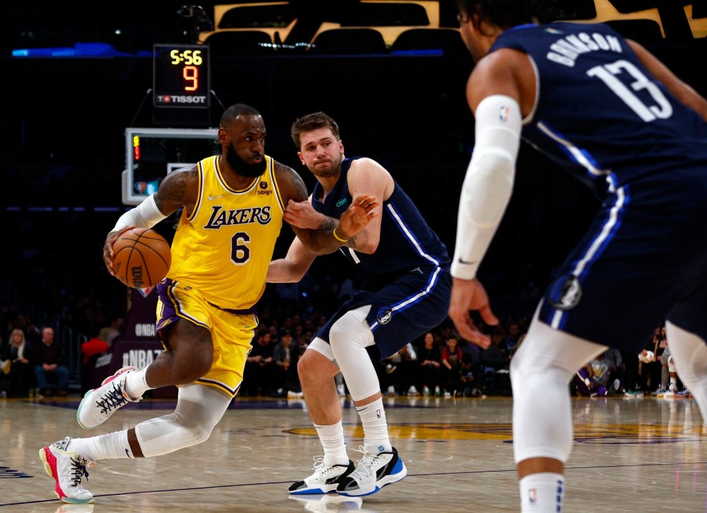 The Lakers Can’t Catch A Break, Fitbit Recalls Watches Due To Burn Injuries, Kanye West, And More Trending Topics