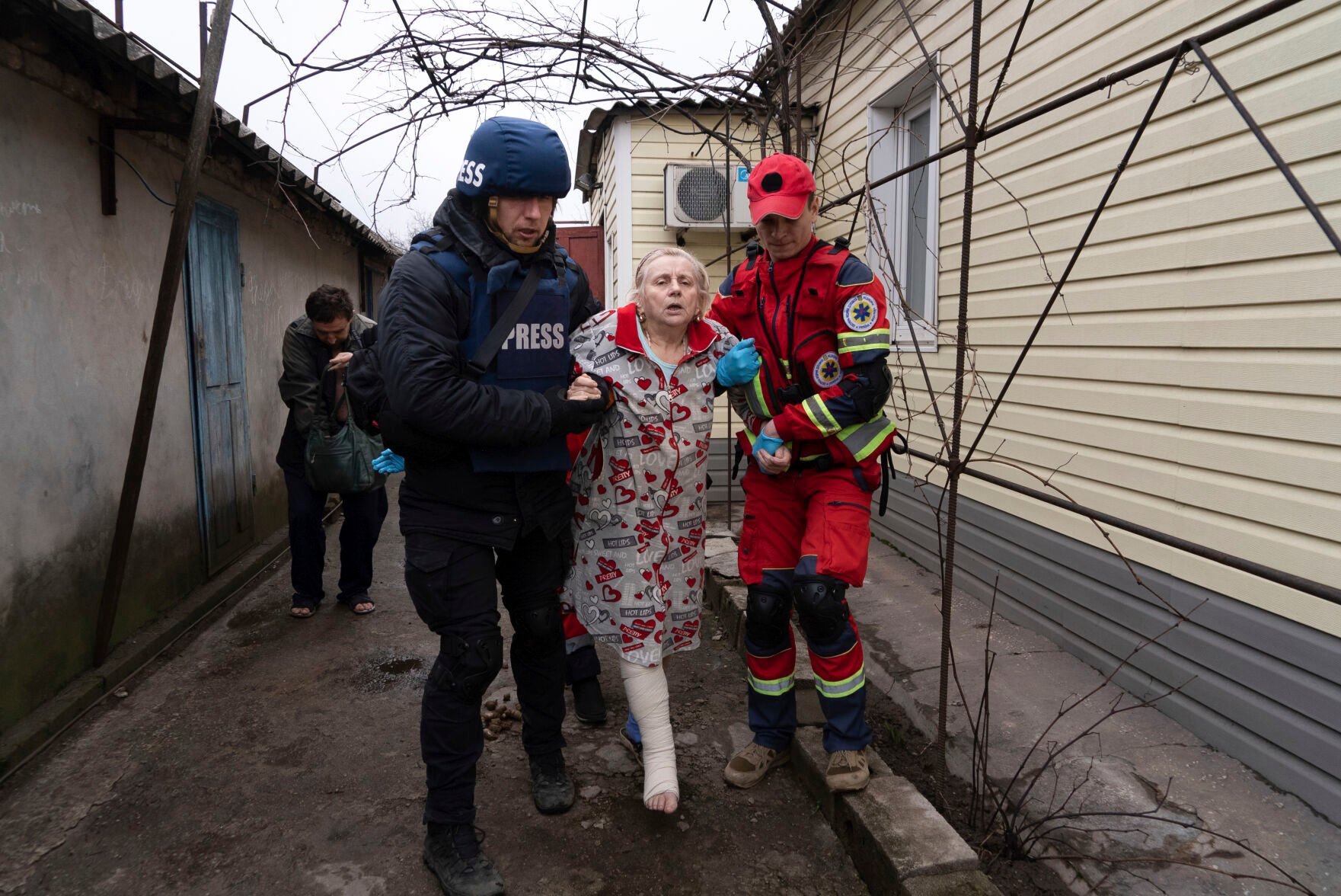 <p>Associated Press photographer Evgeniy Maloletka helps a paramedic to transport a woman injured during shelling in Mariupol, eastern Ukraine, Wednesday, March 2, 2022. </p>
